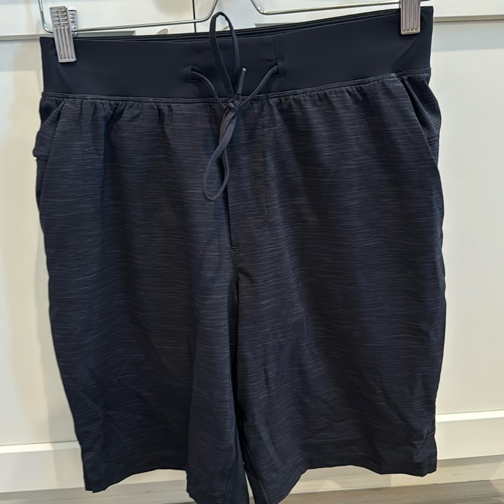 Used Men’s Lululemon lined shorts size small